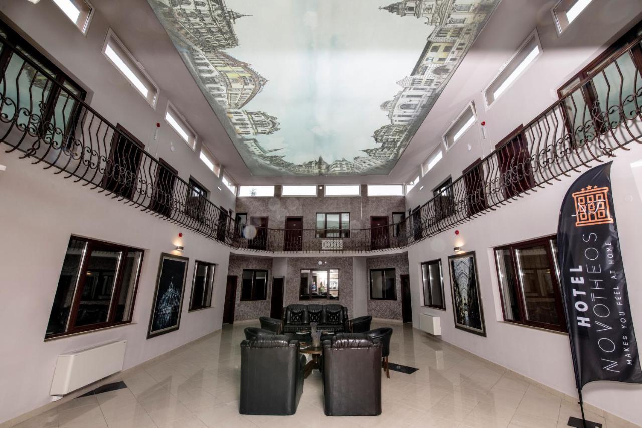Hotel Novotheos Oradea Eksteriør bilde