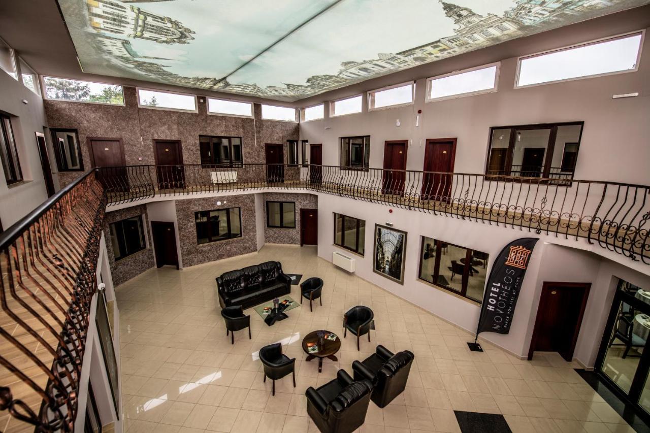 Hotel Novotheos Oradea Eksteriør bilde
